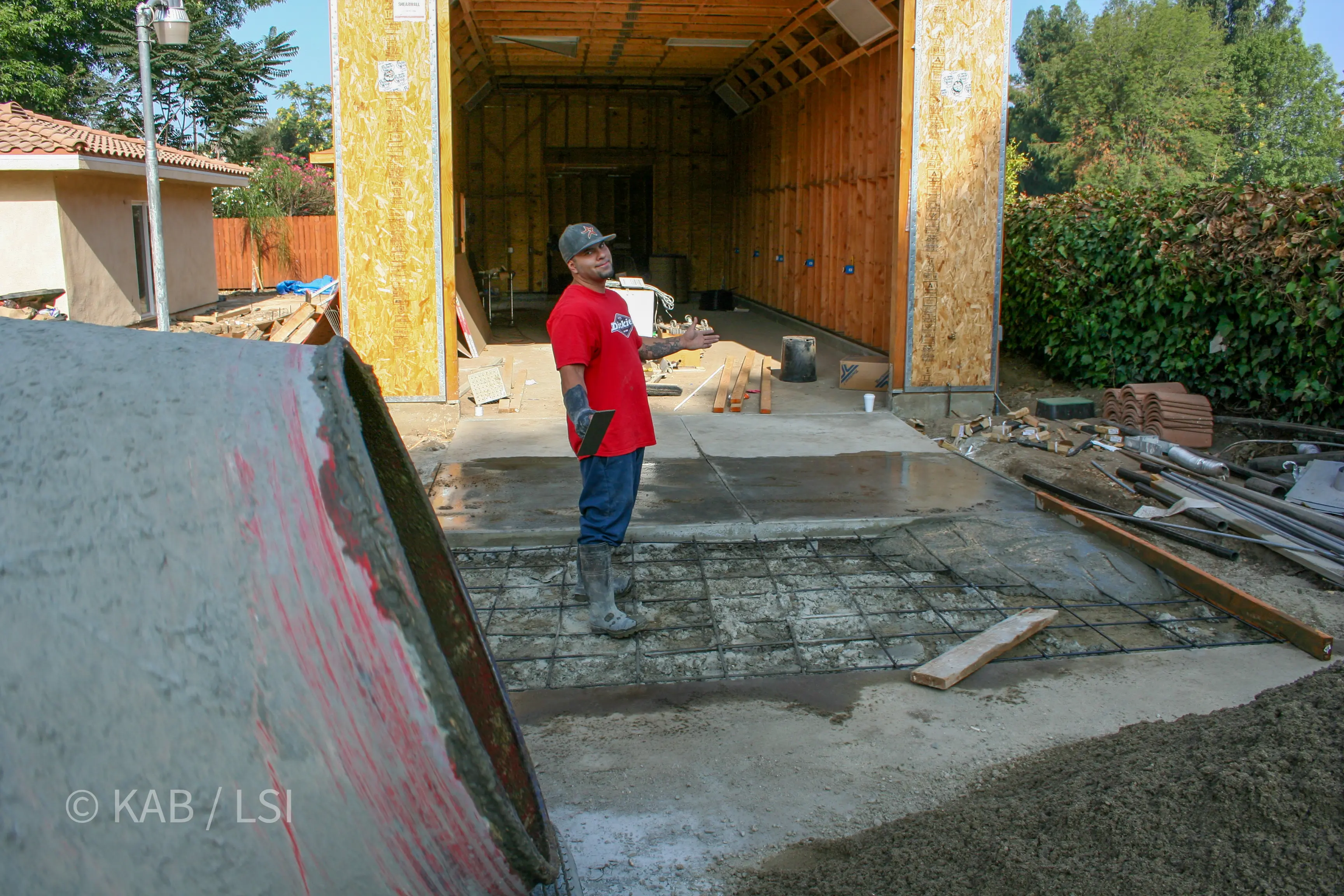 RV garage apron pour with reinforced slab detail and integrated wire mesh © KAB/LSI