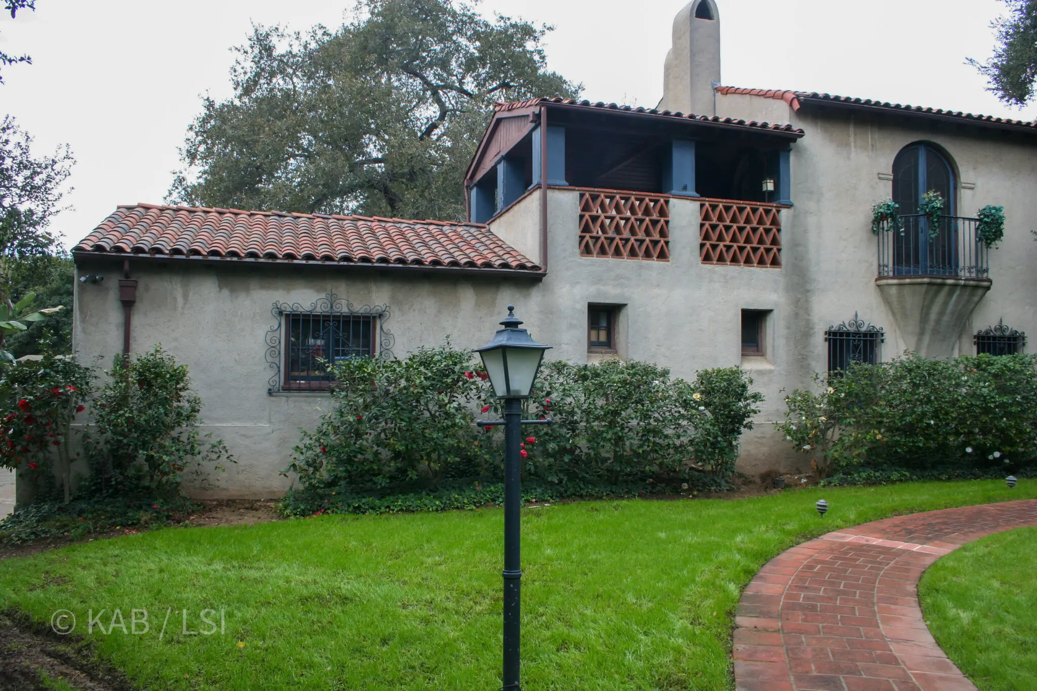 1920s estate — full clay tile roof restoration with original tiles matched from historic demolition yards © KAB/LSI