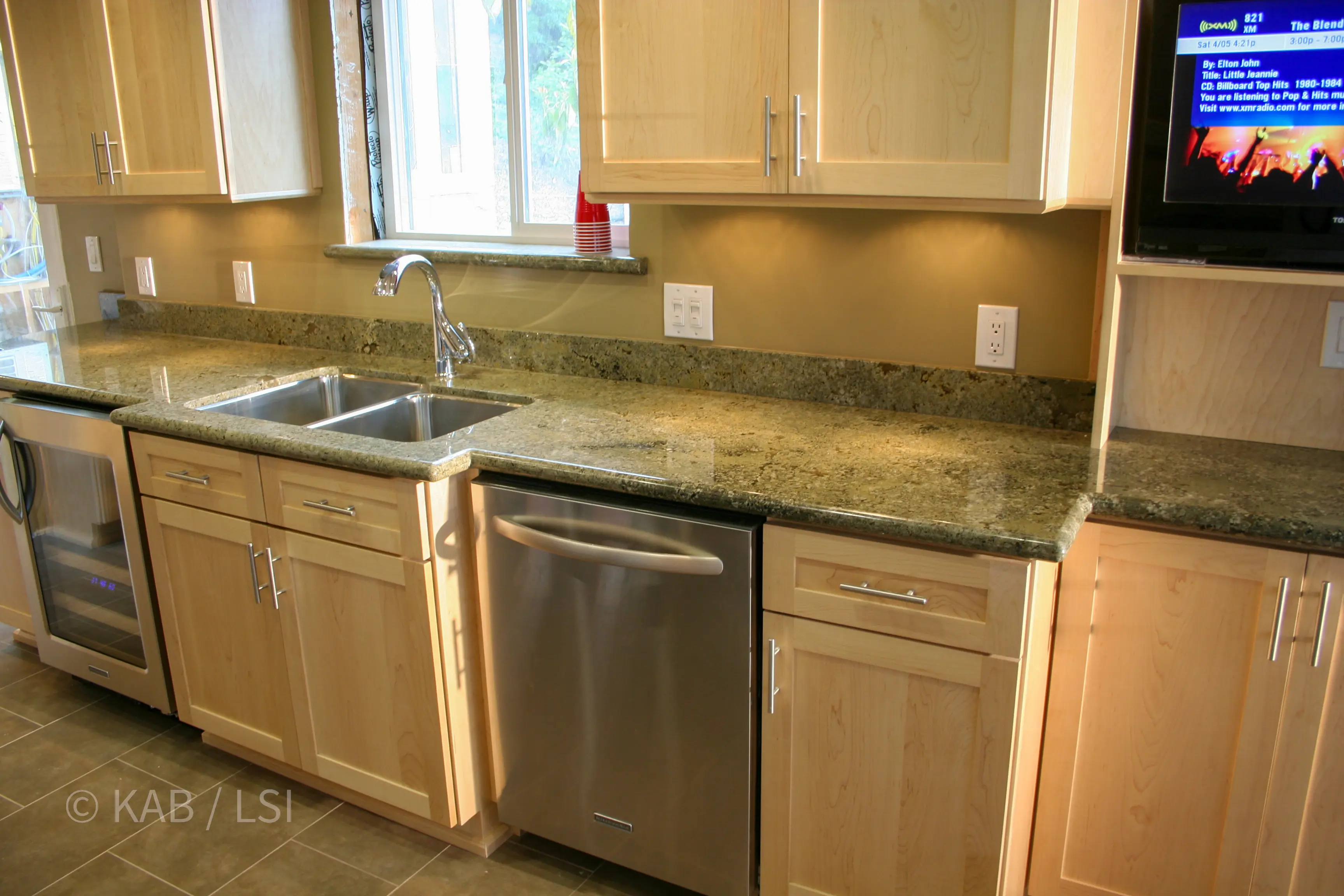 New kitchen — light maple solid-wood cabinets, granite, appliances