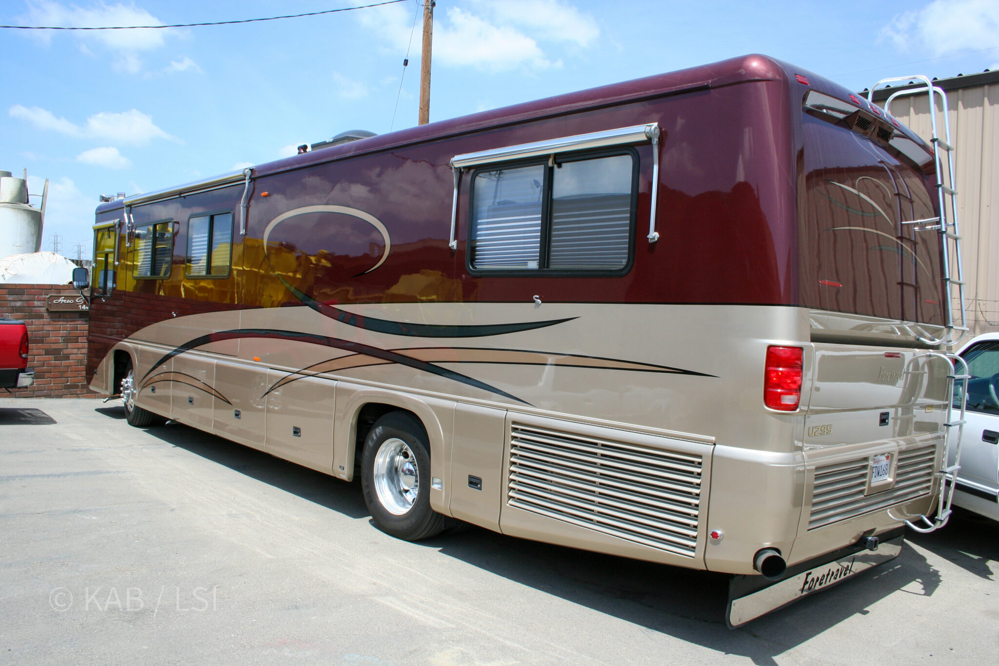 Foretravel luxury coach — the RV this garage was designed to house © KAB/LSI