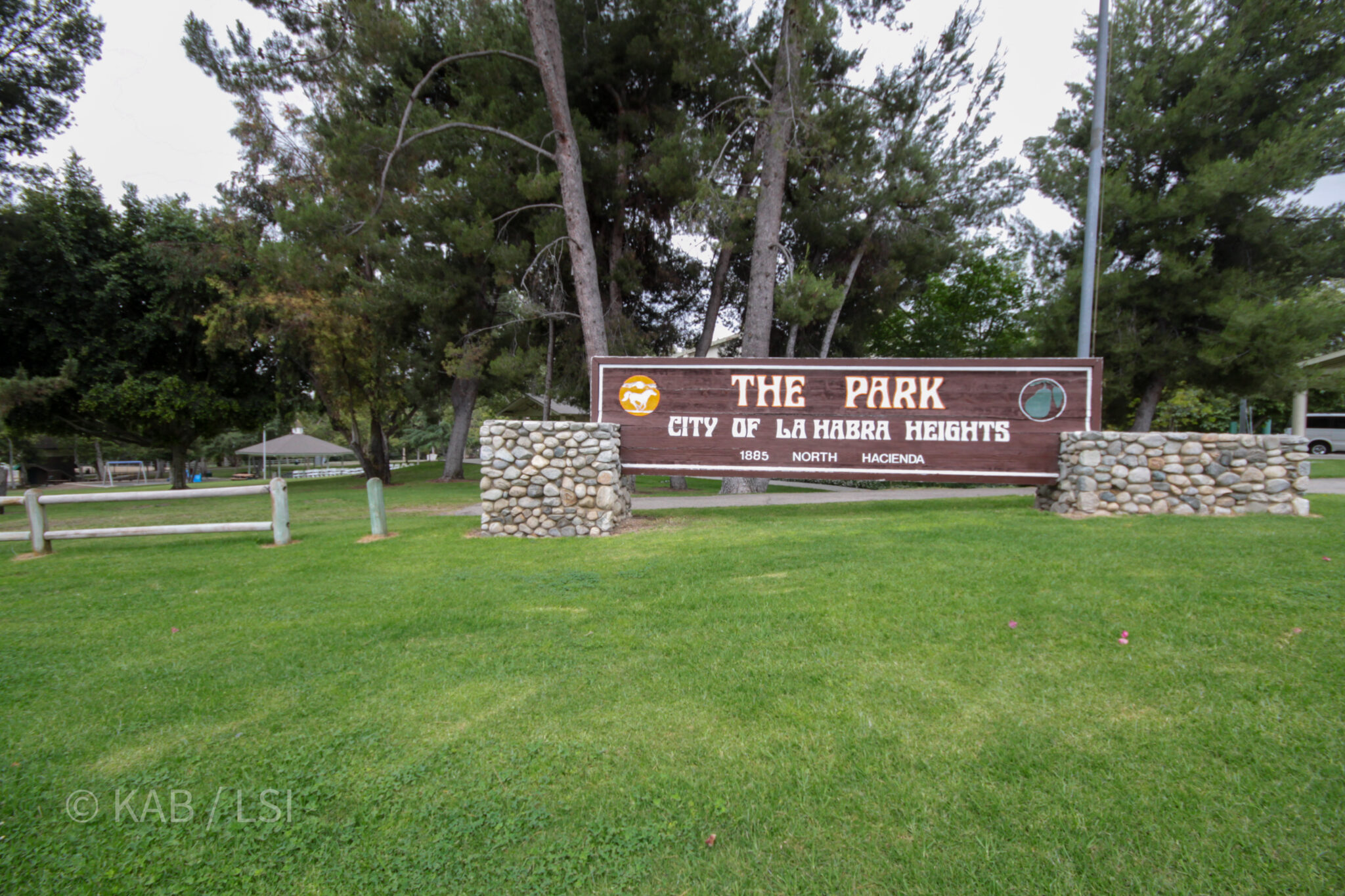 The Park City of La Habra Heights sign on Hacienda Boulevard