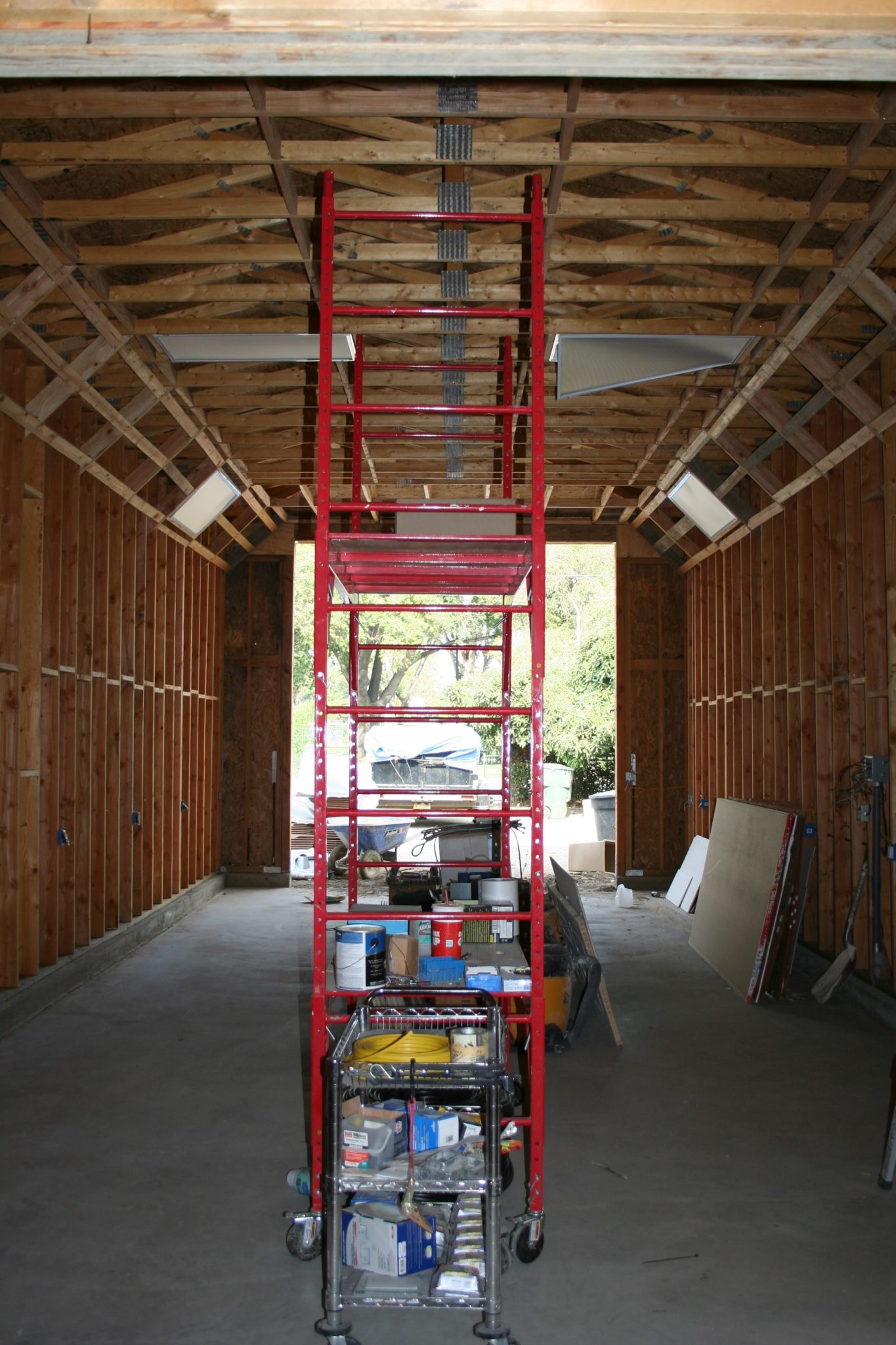 RV garage interior — electrical and lighting installation © KAB/LSI